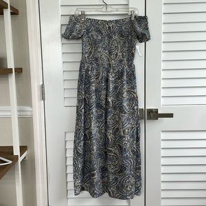 Old Navy off the shoulder maxi dress size small in a beautiful paisley print